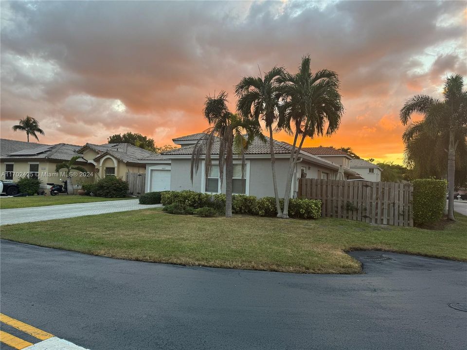 For Sale: $639,900 (3 beds, 2 baths, 1686 Square Feet)