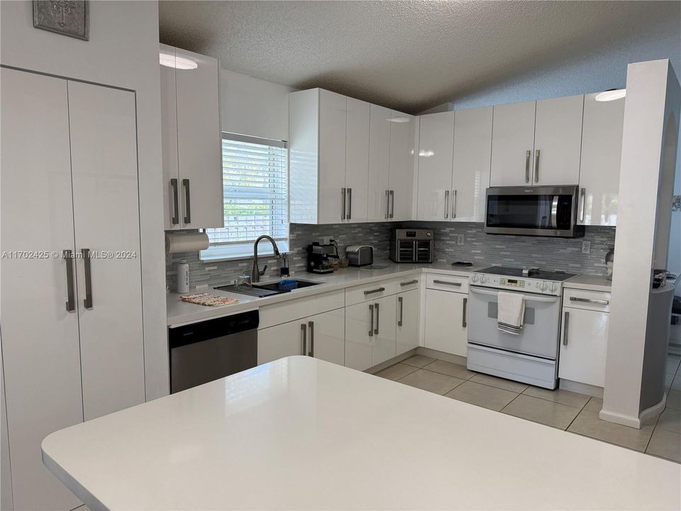 For Sale: $639,900 (3 beds, 2 baths, 1686 Square Feet)