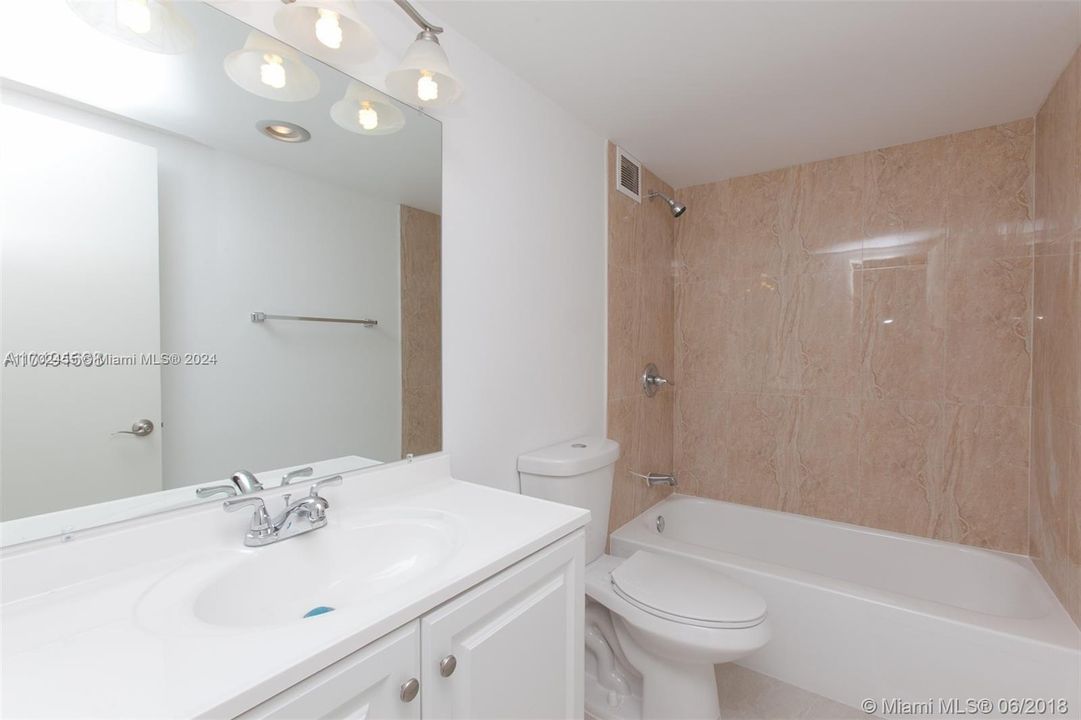 For Sale: $170,000 (2 beds, 2 baths, 1060 Square Feet)