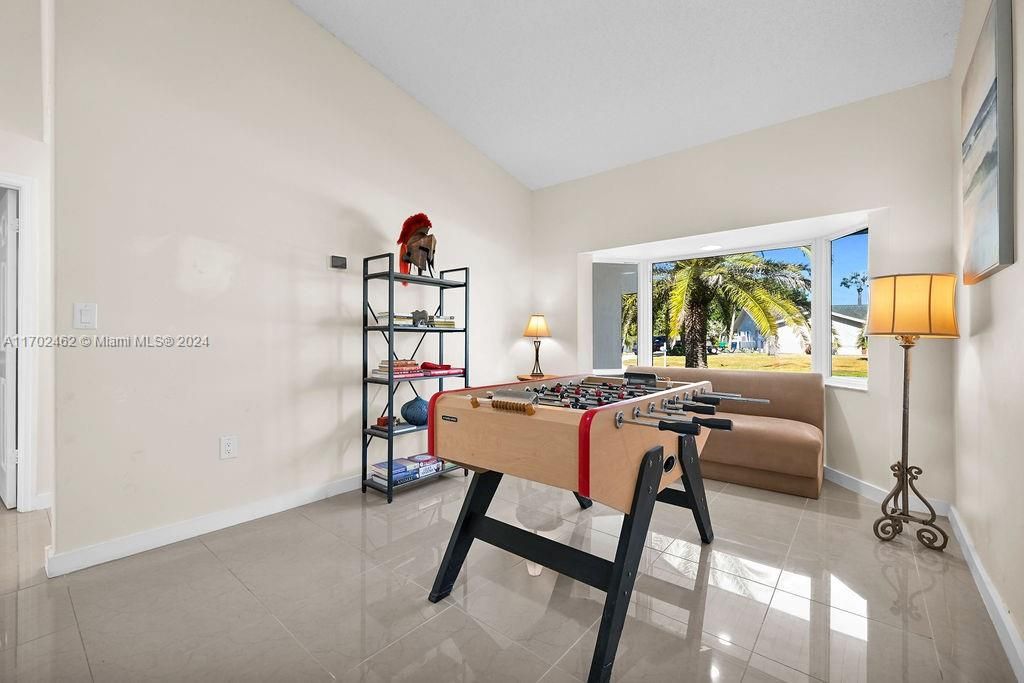 For Sale: $847,500 (4 beds, 2 baths, 2502 Square Feet)