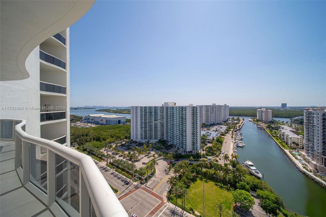 For Sale: $1,450,000 (2 beds, 2 baths, 1463 Square Feet)