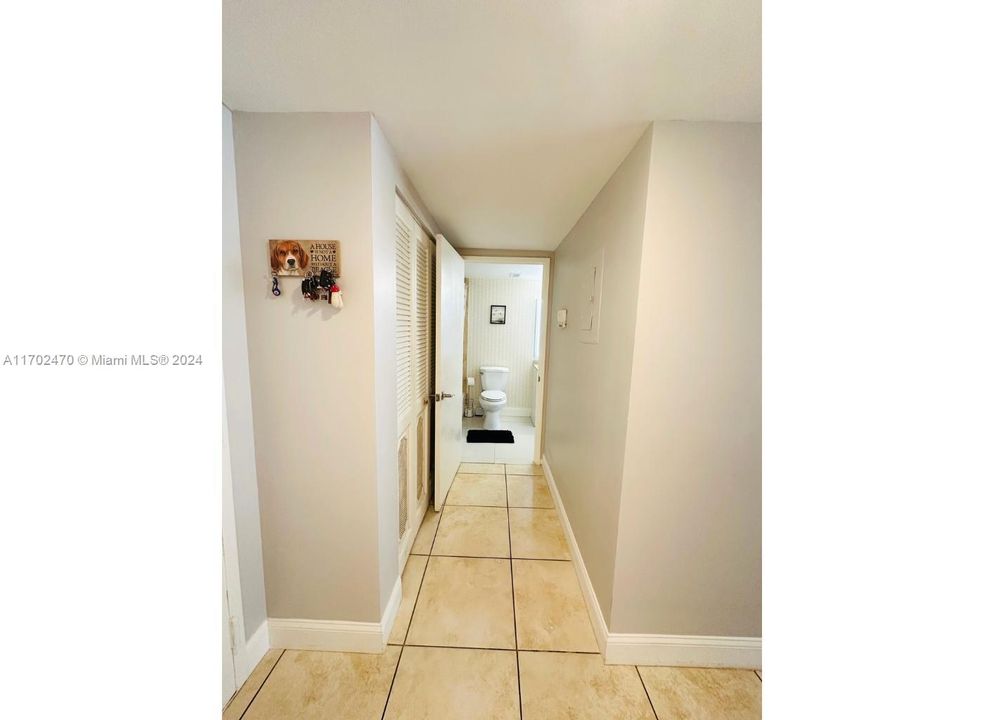 For Sale: $210,000 (1 beds, 1 baths, 782 Square Feet)