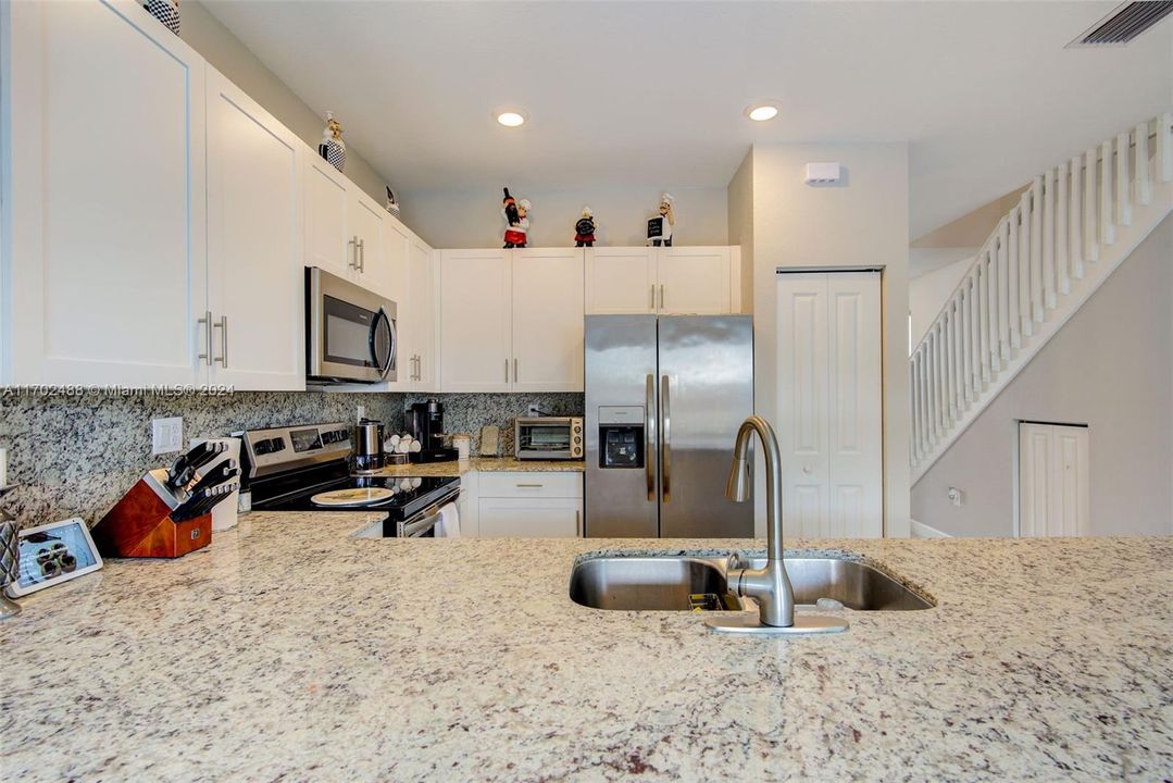 For Sale: $379,000 (3 beds, 2 baths, 1545 Square Feet)