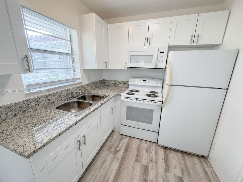 For Sale: $129,000 (2 beds, 2 baths, 950 Square Feet)