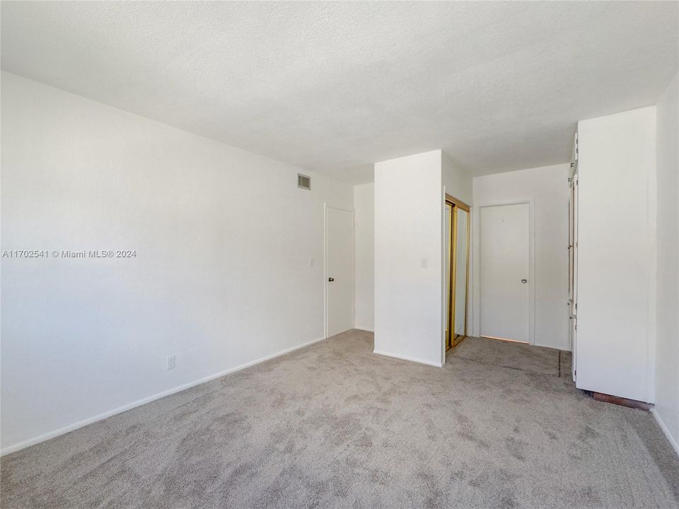 For Sale: $129,000 (2 beds, 2 baths, 950 Square Feet)