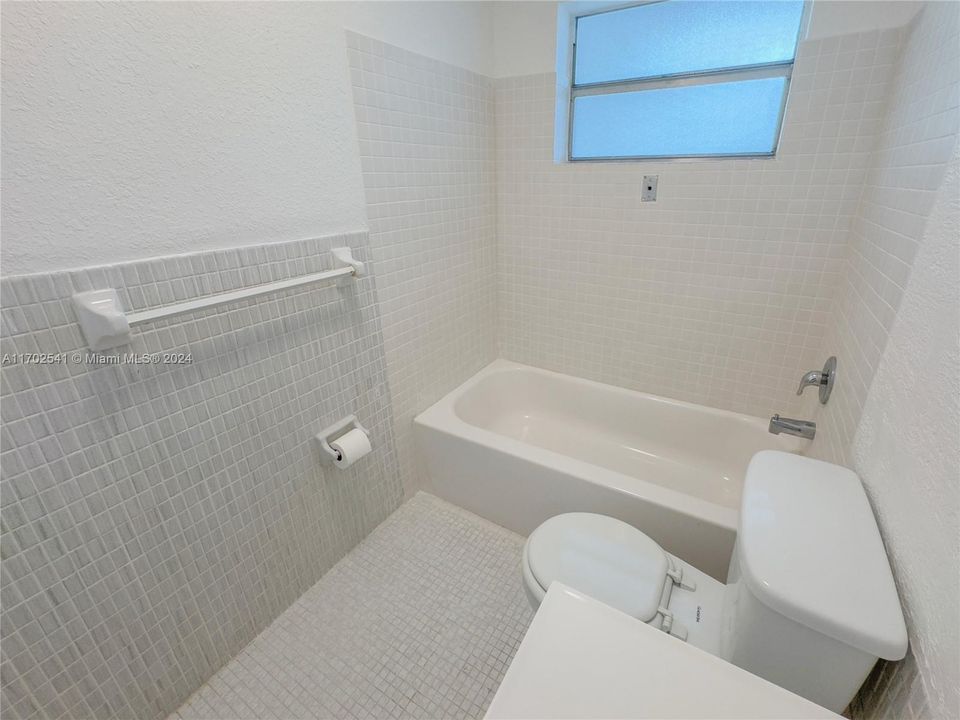 For Sale: $129,000 (2 beds, 2 baths, 950 Square Feet)