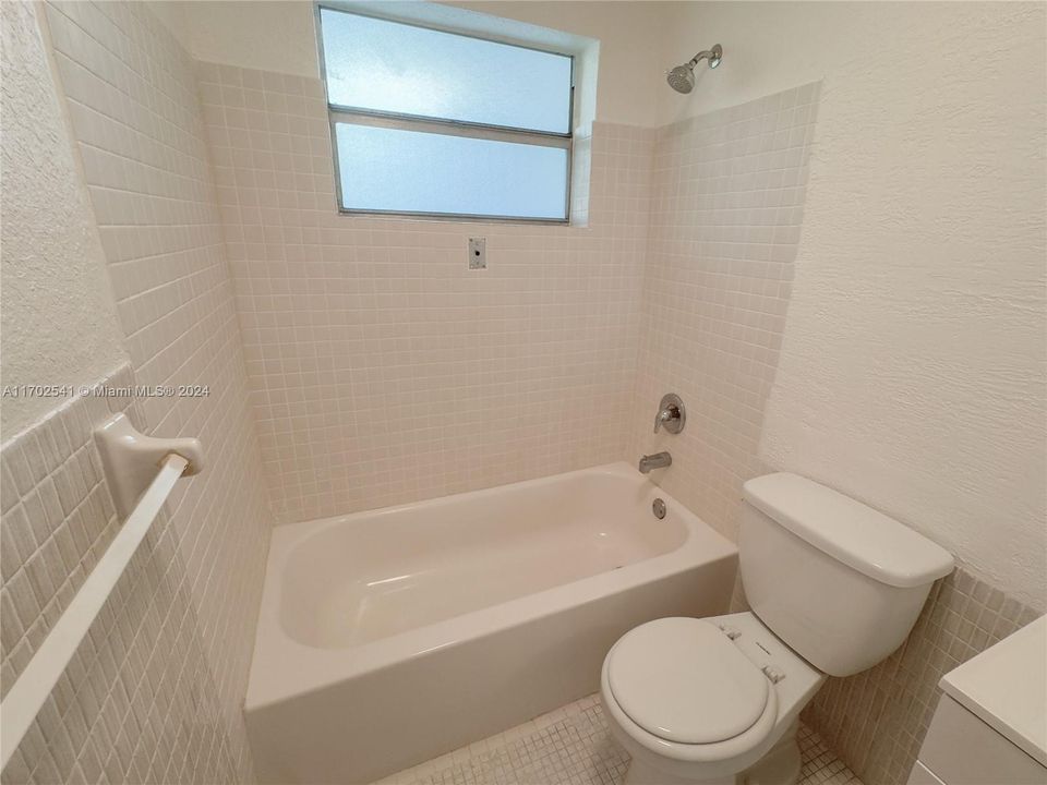 For Sale: $129,000 (2 beds, 2 baths, 950 Square Feet)