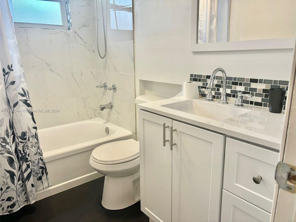 For Sale: $299,000 (2 beds, 2 baths, 1027 Square Feet)