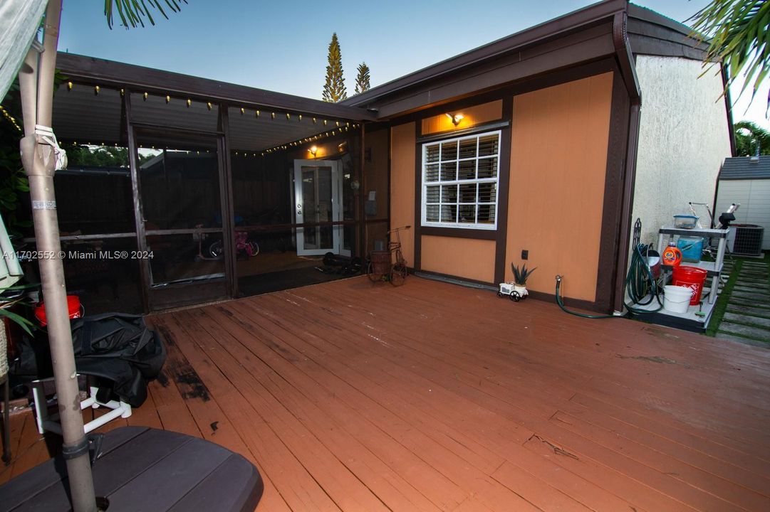 For Sale: $450,000 (2 beds, 2 baths, 1196 Square Feet)