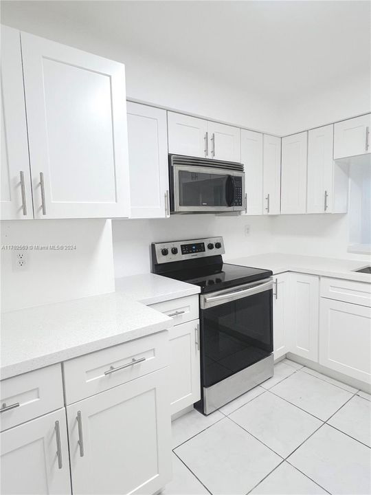 For Sale: $585,000 (2 beds, 1 baths, 1425 Square Feet)