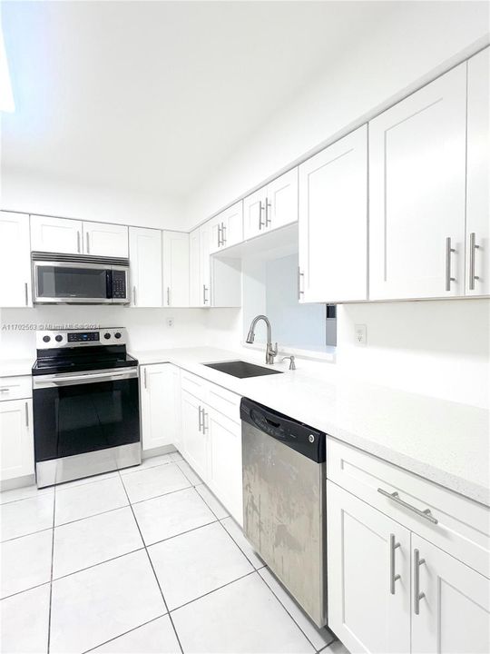 For Sale: $585,000 (2 beds, 1 baths, 1425 Square Feet)