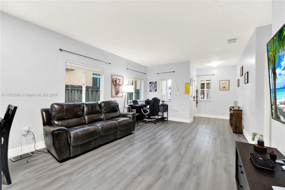 For Sale: $450,000 (3 beds, 2 baths, 1507 Square Feet)