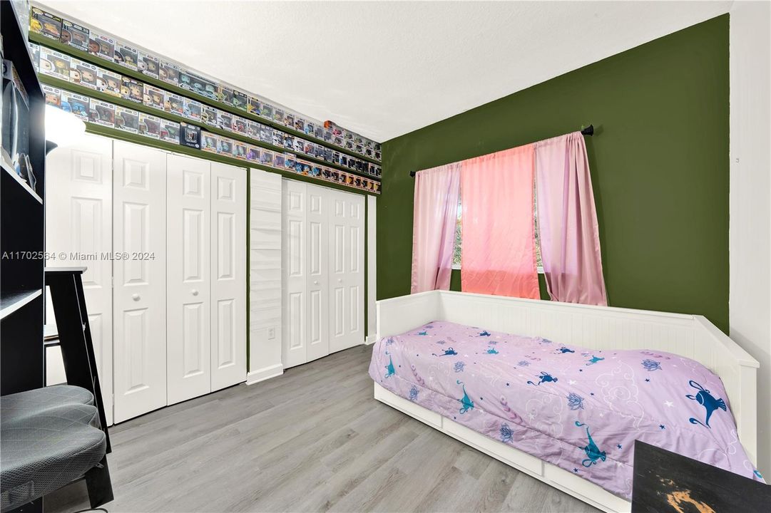 For Sale: $450,000 (3 beds, 2 baths, 1507 Square Feet)