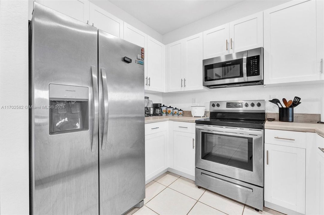 For Sale: $375,000 (3 beds, 2 baths, 1545 Square Feet)