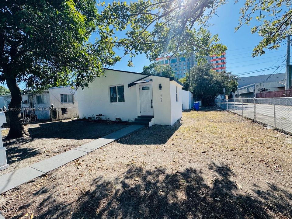 For Sale: $640,000 (3 beds, 2 baths, 1256 Square Feet)