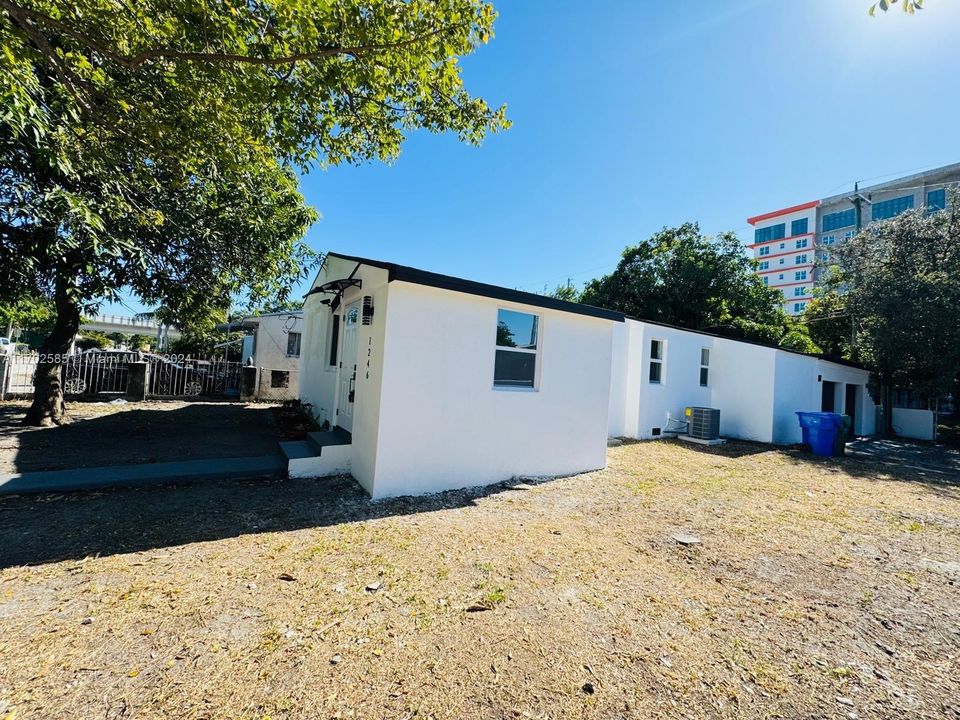 For Sale: $640,000 (3 beds, 2 baths, 1256 Square Feet)