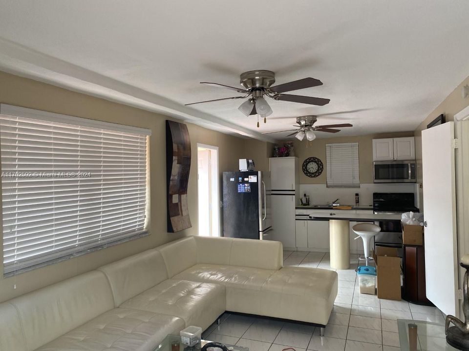 Active With Contract: $1,700 (1 beds, 1 baths, 2308 Square Feet)