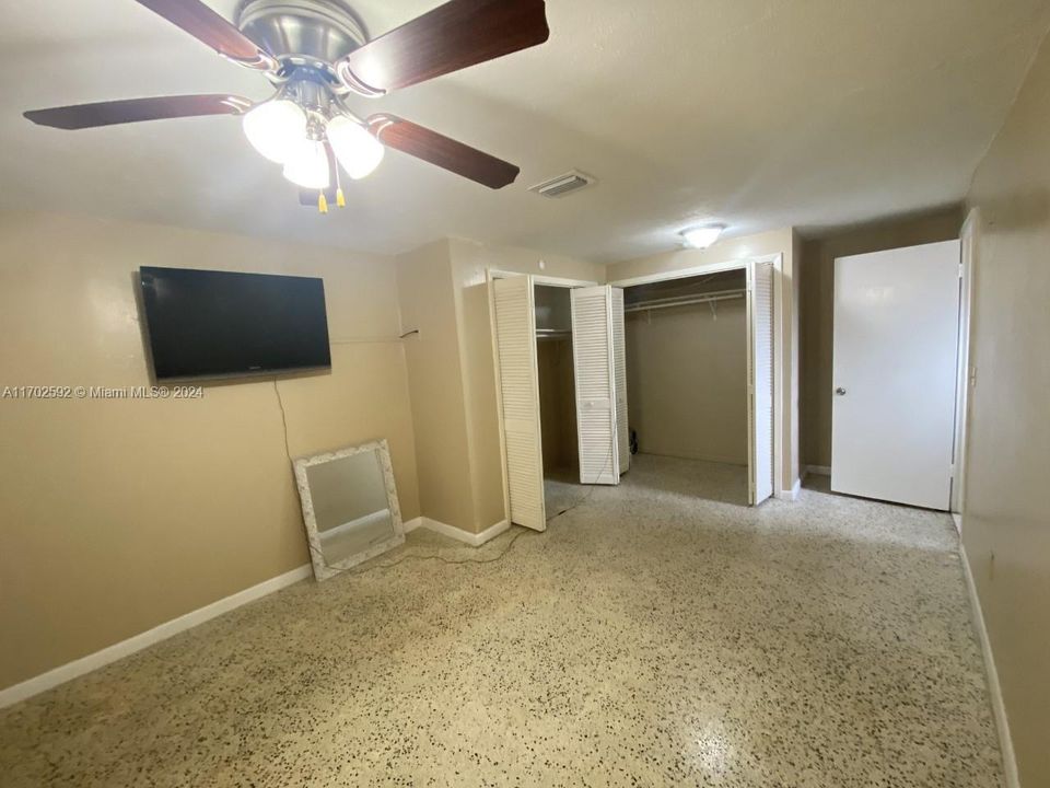 Active With Contract: $1,700 (1 beds, 1 baths, 2308 Square Feet)