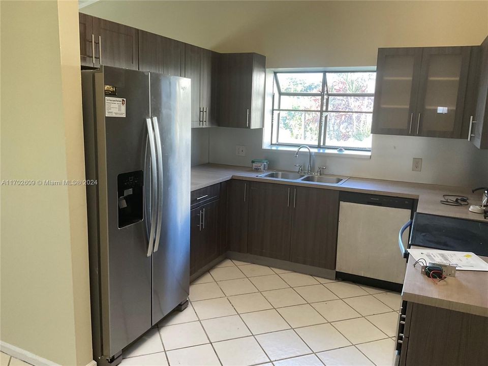 For Rent: $3,300 (3 beds, 2 baths, 2174 Square Feet)