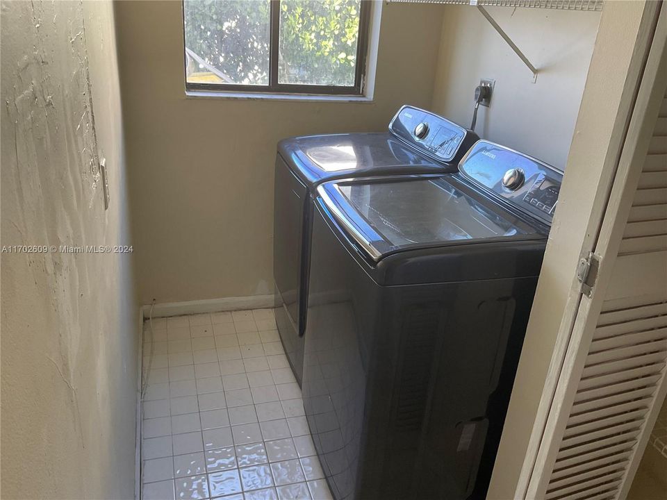 For Rent: $3,300 (3 beds, 2 baths, 2174 Square Feet)