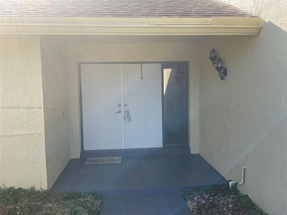 For Rent: $3,300 (3 beds, 2 baths, 2174 Square Feet)