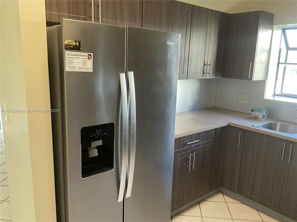 For Rent: $3,300 (3 beds, 2 baths, 2174 Square Feet)