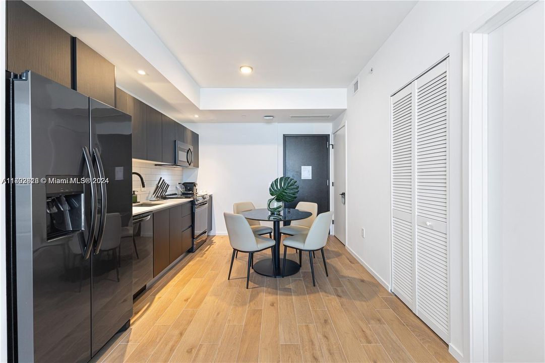 For Sale: $990,000 (1 beds, 1 baths, 509 Square Feet)