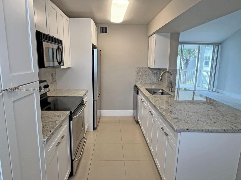 Active With Contract: $2,190 (1 beds, 1 baths, 907 Square Feet)