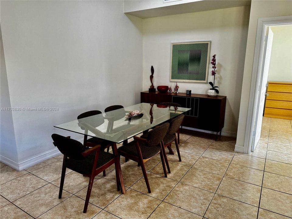 En Venta: $579,900 (2 camas, 2 baños, 1343 Pies cuadrados)