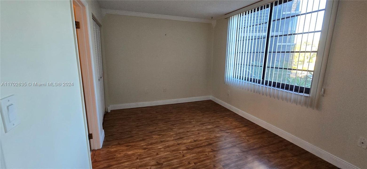 For Sale: $149,900 (1 beds, 2 baths, 852 Square Feet)