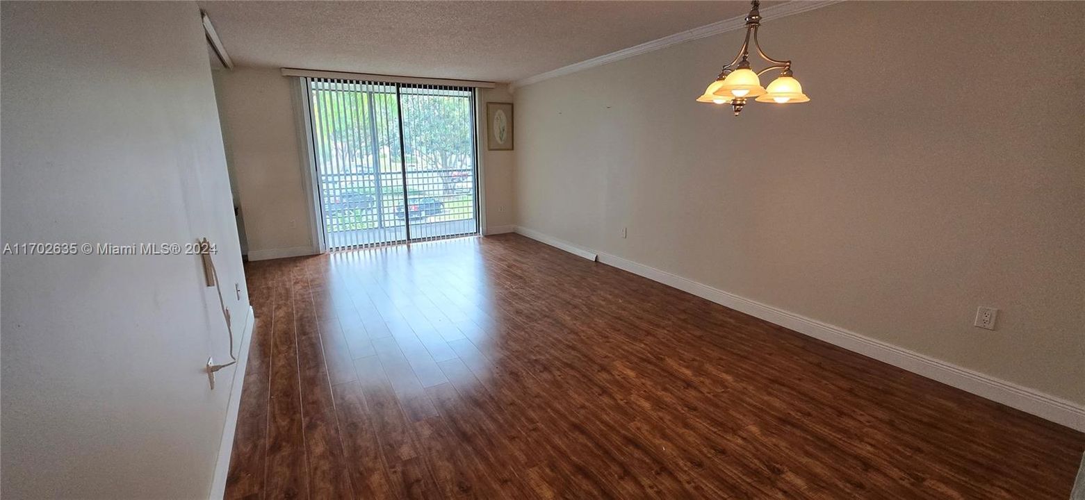 For Sale: $149,900 (1 beds, 2 baths, 852 Square Feet)