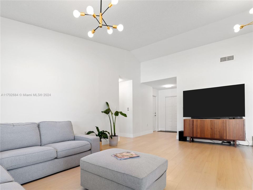 For Sale: $599,000 (3 beds, 2 baths, 1413 Square Feet)