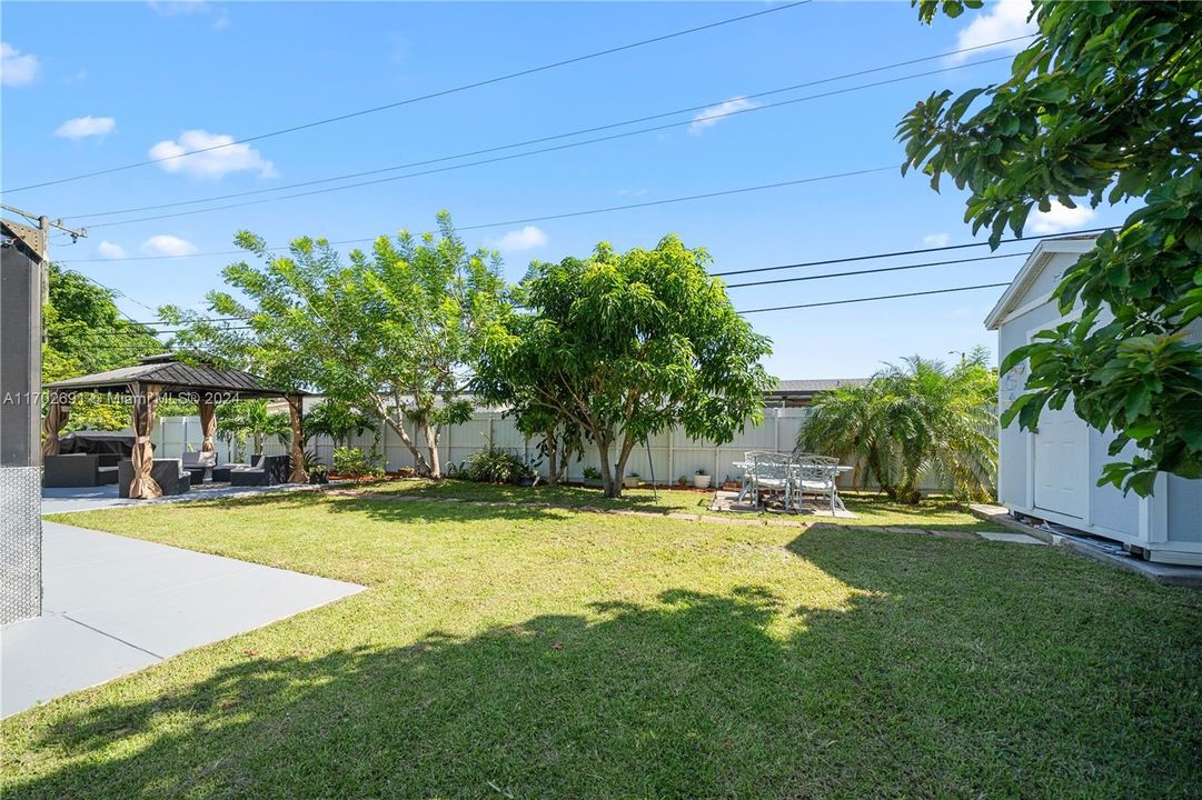 For Sale: $699,000 (3 beds, 2 baths, 1556 Square Feet)