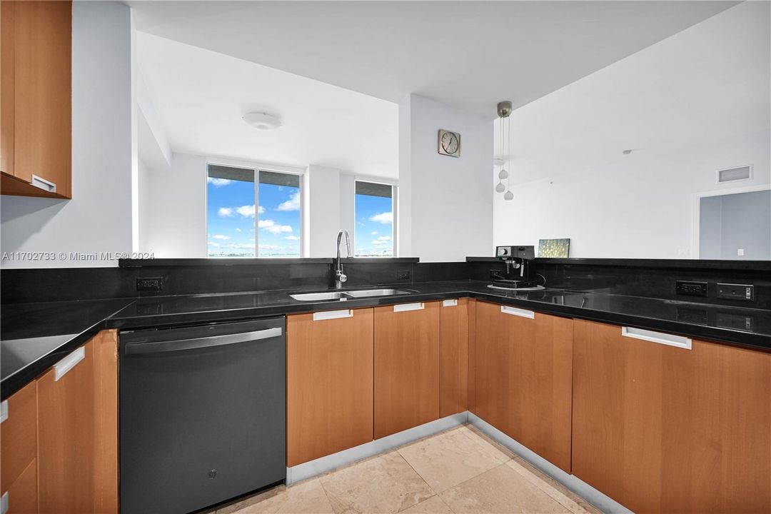 For Sale: $850,000 (2 beds, 2 baths, 1753 Square Feet)