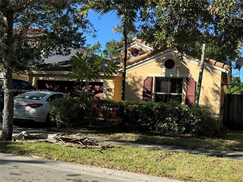 For Sale: $550,000 (3 beds, 2 baths, 1897 Square Feet)