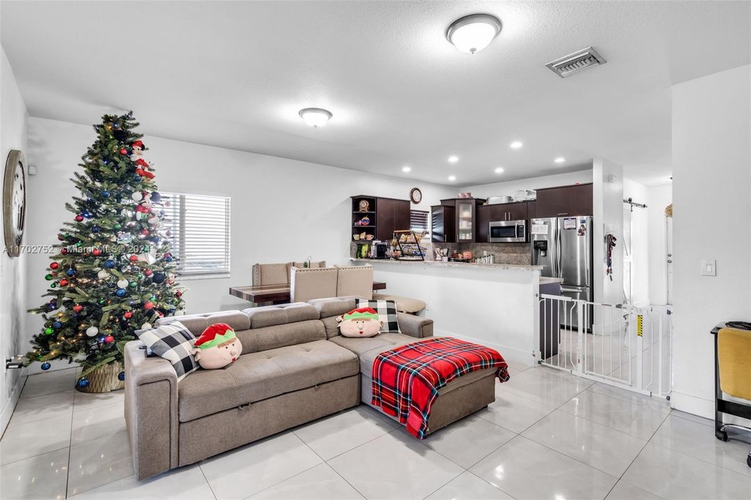 For Sale: $635,000 (4 beds, 2 baths, 1565 Square Feet)