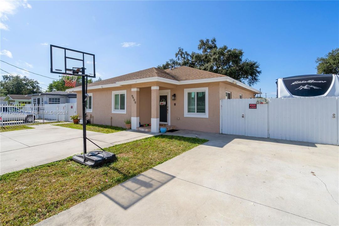 For Sale: $635,000 (4 beds, 2 baths, 1565 Square Feet)