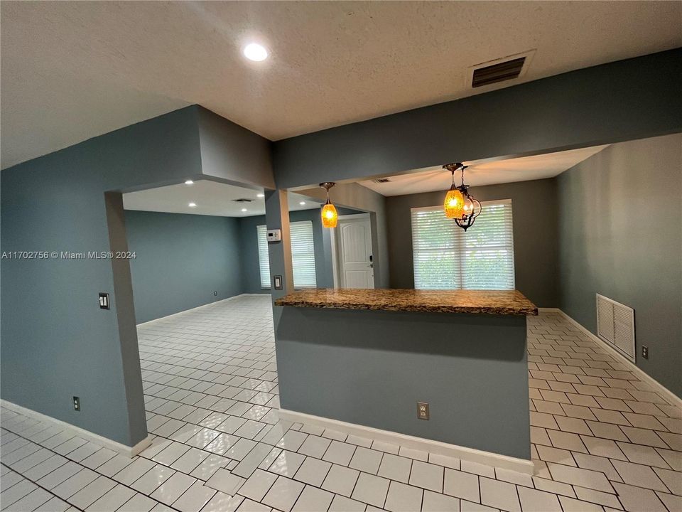 For Rent: $3,850 (4 beds, 2 baths, 1751 Square Feet)