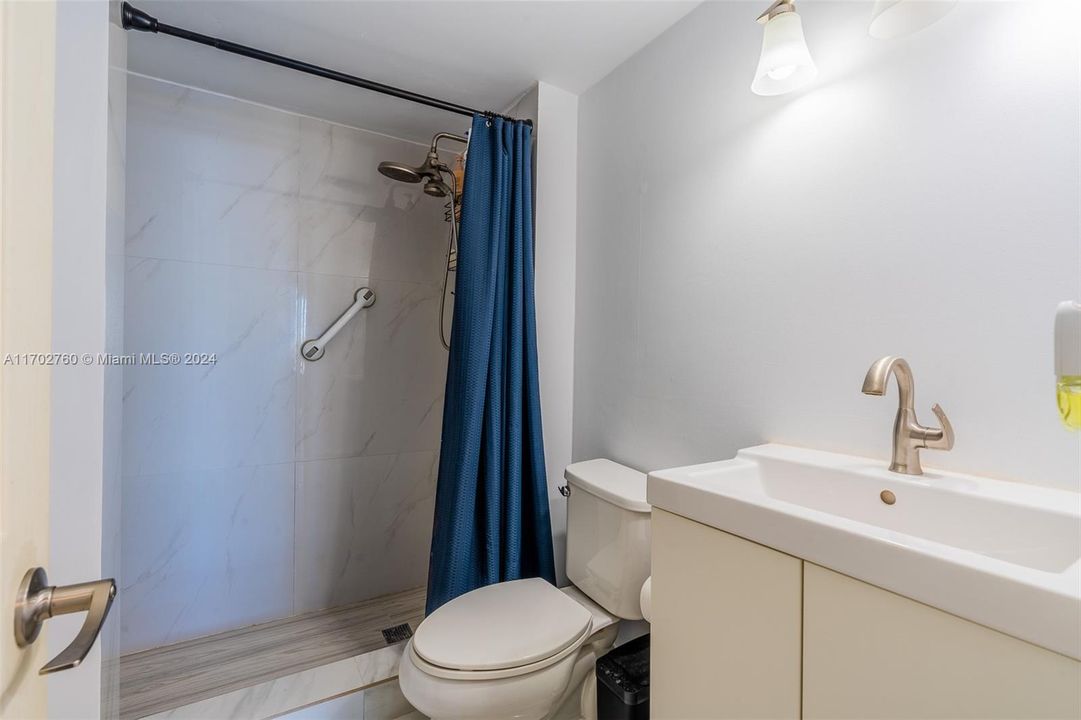 For Sale: $195,000 (1 beds, 2 baths, 861 Square Feet)