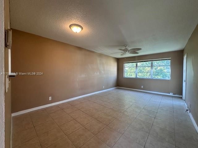 For Sale: $135,000 (1 beds, 1 baths, 703 Square Feet)