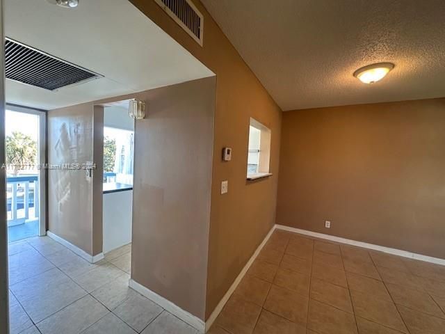 For Sale: $135,000 (1 beds, 1 baths, 703 Square Feet)