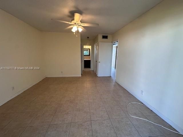 For Sale: $135,000 (1 beds, 1 baths, 703 Square Feet)