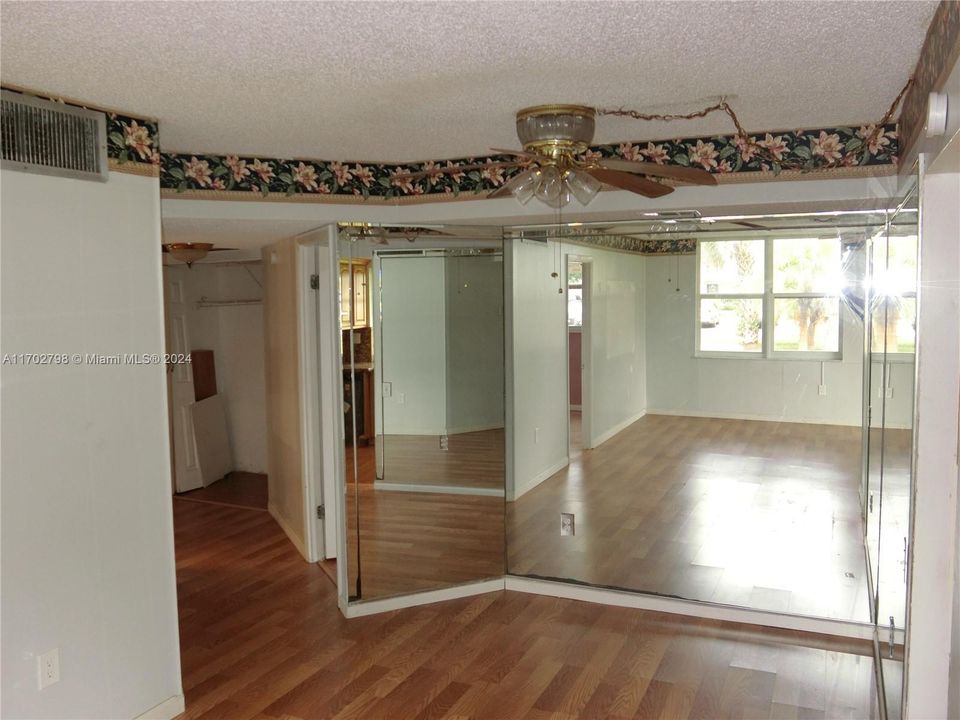 For Sale: $104,900 (2 beds, 2 baths, 950 Square Feet)