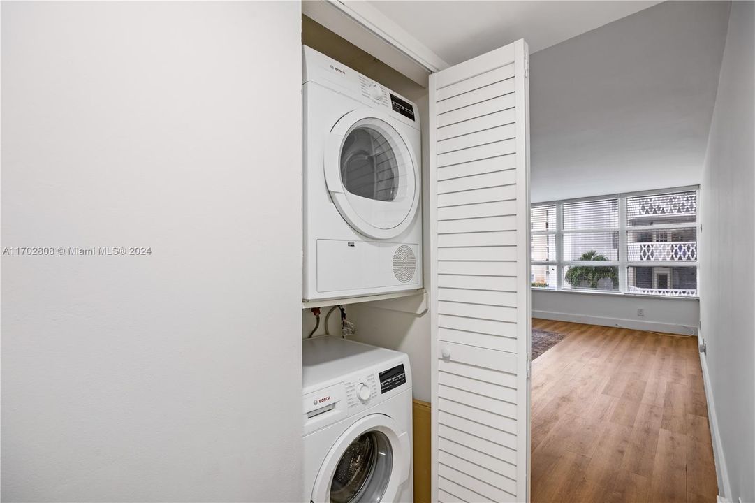 For Sale: $568,500 (2 beds, 2 baths, 986 Square Feet)