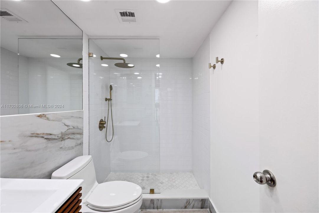 For Sale: $568,500 (2 beds, 2 baths, 986 Square Feet)