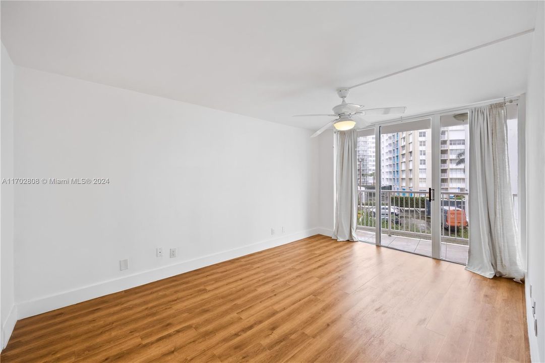 For Sale: $568,500 (2 beds, 2 baths, 986 Square Feet)