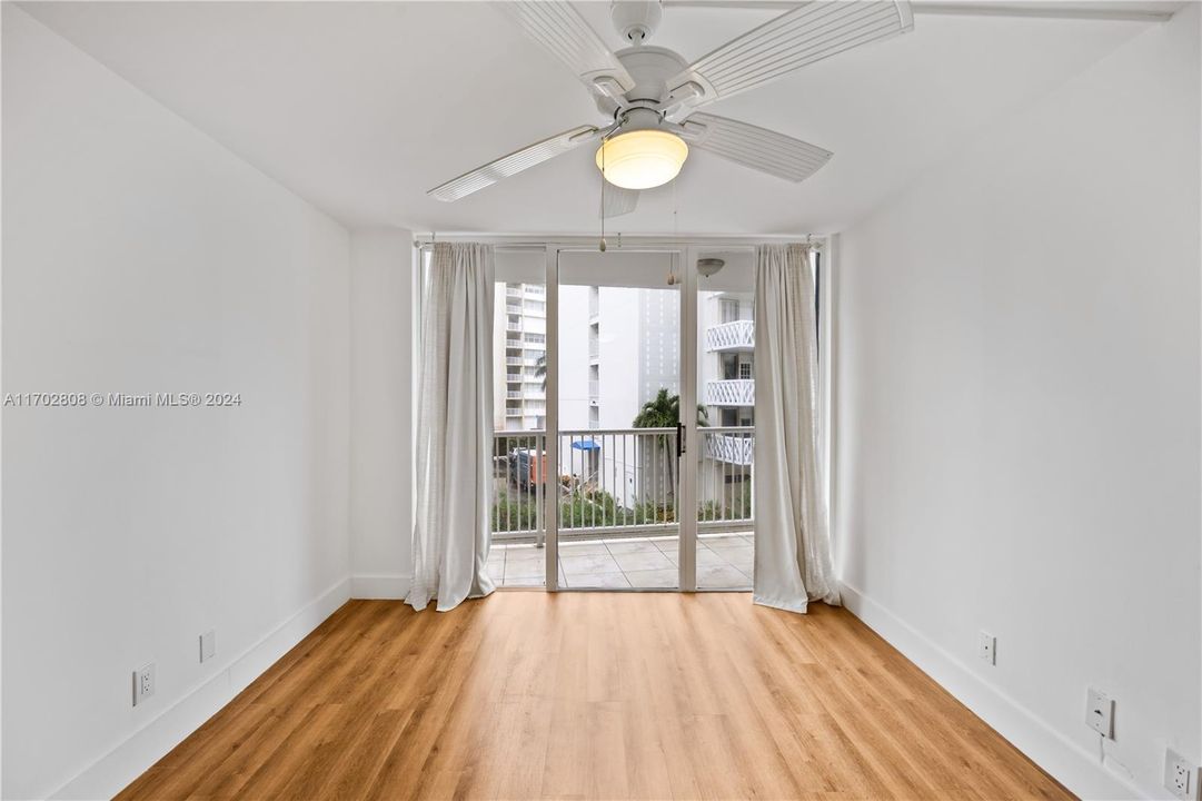 For Sale: $568,500 (2 beds, 2 baths, 986 Square Feet)