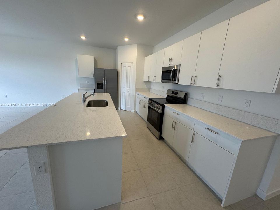 For Rent: $4,300 (3 beds, 2 baths, 1689 Square Feet)