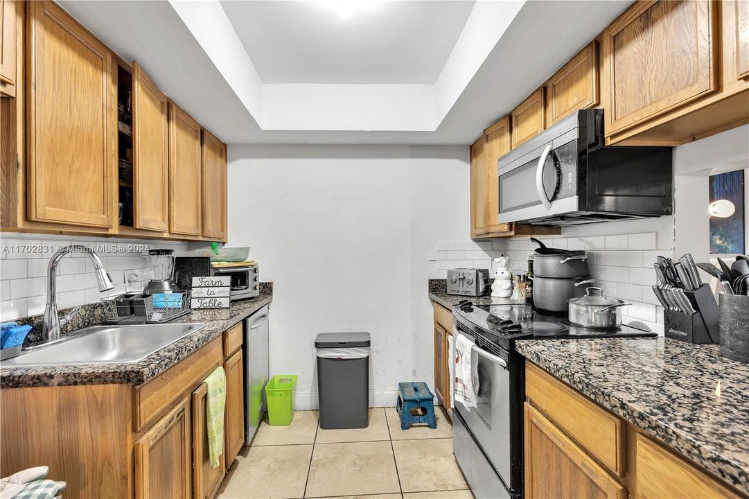 For Sale: $164,900 (1 beds, 1 baths, 1080 Square Feet)