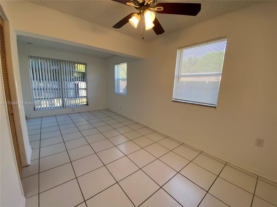 For Rent: $2,300 (2 beds, 1 baths, 991 Square Feet)